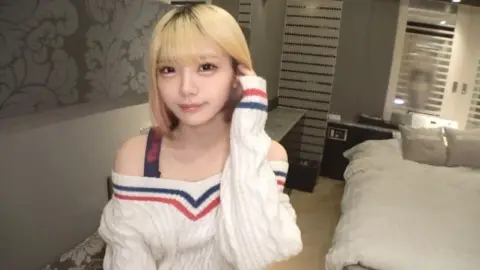 SIRO-5655 SIRO-5655 – “[This Is The Ultimate Erotic Double Threat!][She Loves Both Giving And Receiving Pleasure!] This Super-Erotic Blonde Gal’s Blowjob Is Breathtaking, As Her Mouth Is An Erogenous Zone! Surprisingly, Her Hobby Is Sewing? This